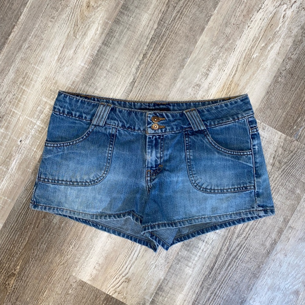 American Eagle low rise shorts